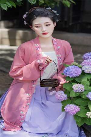 热门免费小说白天是教授！晚上抱着学生轻哄！花榆季书韫_白天是教授！晚上抱着学生轻哄！花榆季书韫最新好看小说推荐