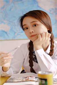 重生出嫁那晚，我送绿茶婢女上了皇子床