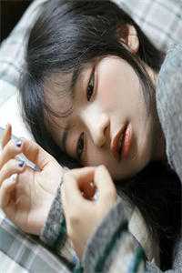 拒救儿子后，去找青梅的夫君疯了