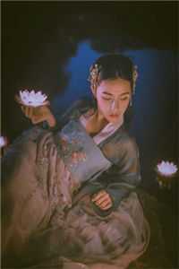答应我的求婚后，女友转头嫁给了别人