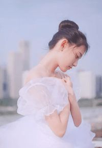 老婆过年不回婆家，我娶了她的死对头回家