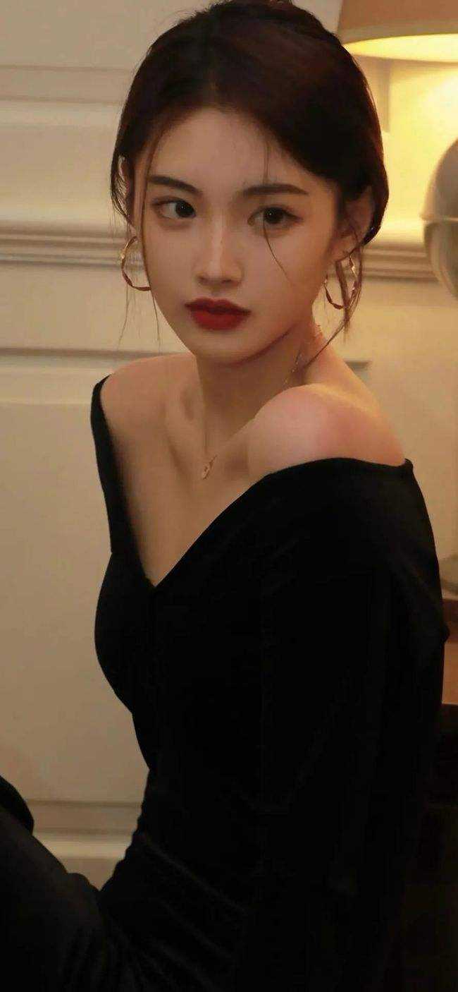 开局被抛弃，我转身娶了女大佬(李凡张雨薇)最新热门小说_无弹窗小说免费阅读开局被抛弃，我转身娶了女大佬李凡张雨薇