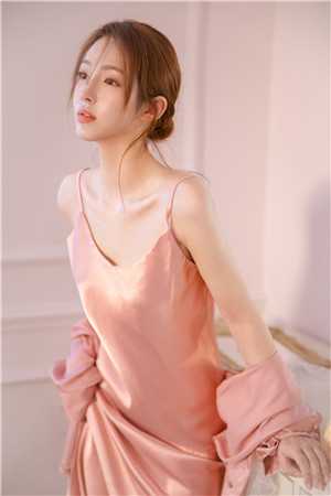 大婚前夕，未婚妻女帝将我打入天牢