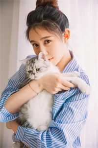 姐姐大出血时，爸爸在陪继母度蜜月