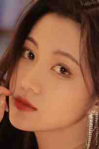 跟妹妹交换人生后，我成了豪门团宠
