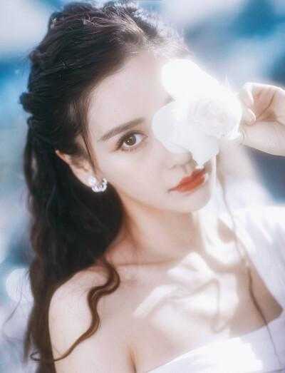 儿子忌日，老公在陪女秘书