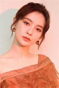 女友主张不婚不育，却为男助理生儿子